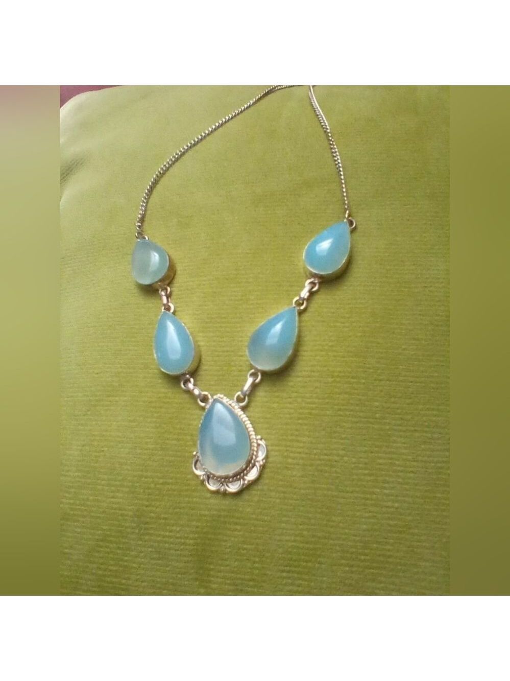 BLUE LADIES TEARDROP NECKLACE SET IN 9.25 SILVER. 10.5". PERFECT CONDITION.